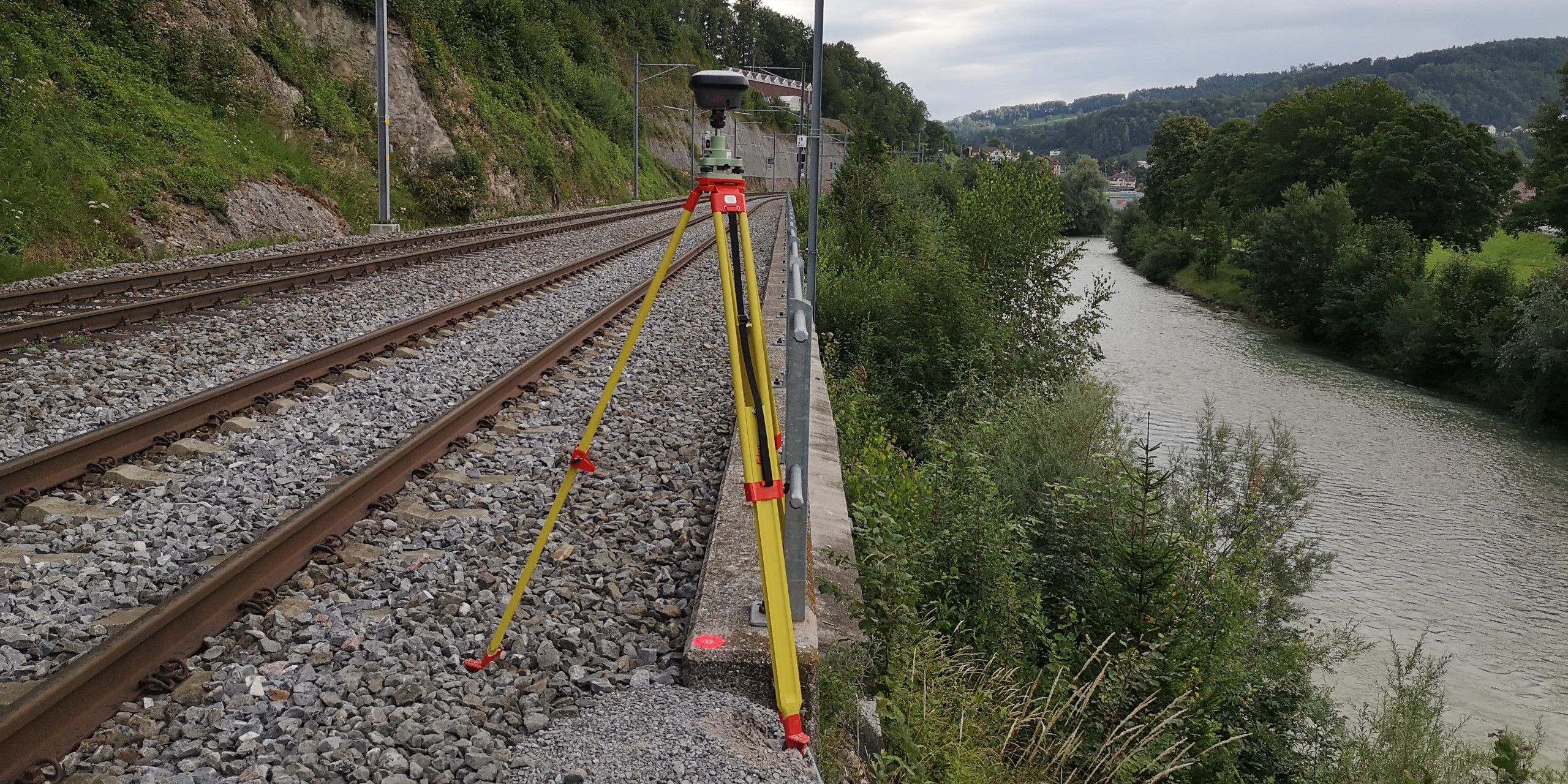 geomatik-ingenieurvermessung-eisenbahn-schaellibaum