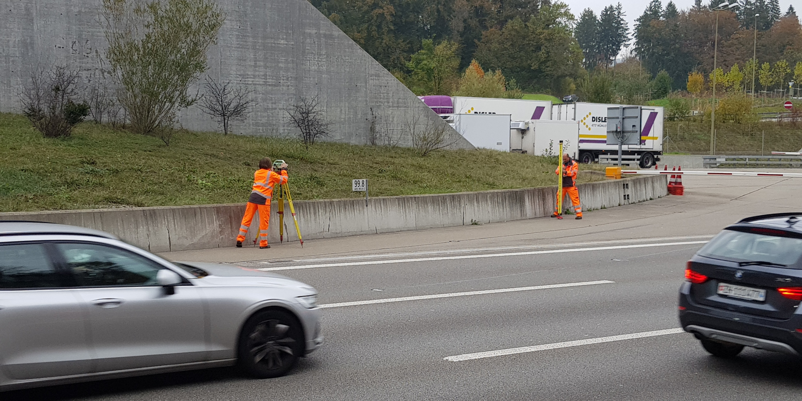 geomatik-ueberwachungsmessungen-autobahn-schaellibaum