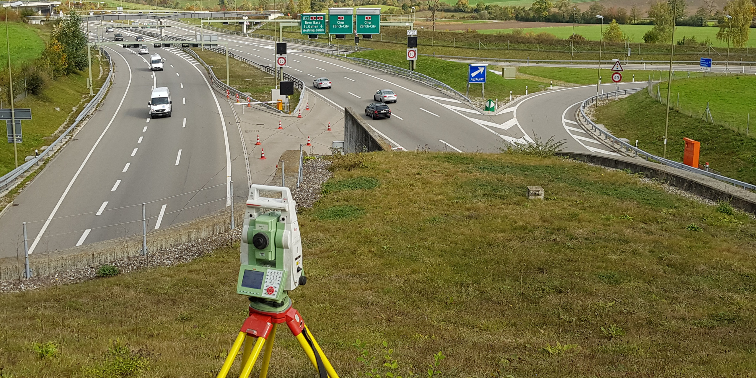 geomatik-ueberwachungsmessungen-autobahn-schaellibaum